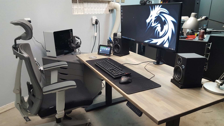 DIY standing desk for office - A completed guide