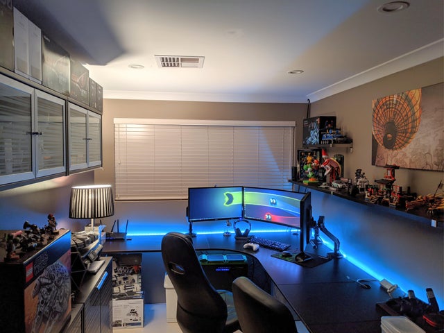Gaming desk setup 2026