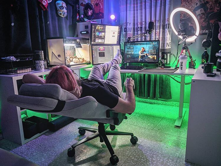 Arozzi Gaming Chairs setup