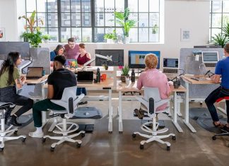Herman Miller Jarvis vs. Uplift v2 ⭐ Which standing desk is greater? Jarvis bamboo standing desk review