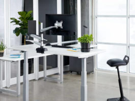 Vari Electric Standing Desk Review (2026): A Stable Pick for Tall Users Vari electric standing desk image