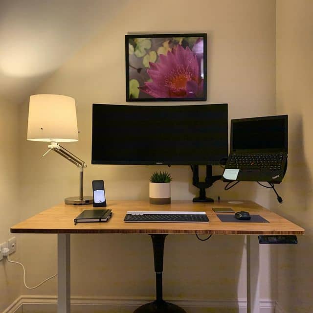 How to choose the best standing desk for small space?