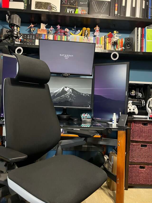 Gesture with headrest