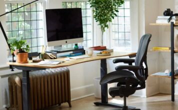 Humanscale Freedom vs Aeron (2026): Which Premium Chair Suits You? Aeron by Herman Miller chair