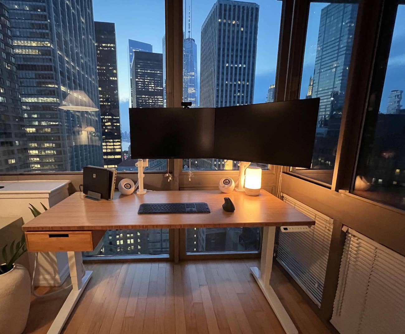uplift standing desk setup